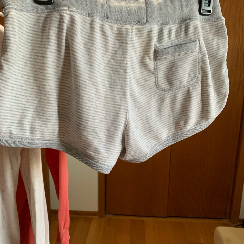 Gray short Comfy Abercrombie girl shorts size small
